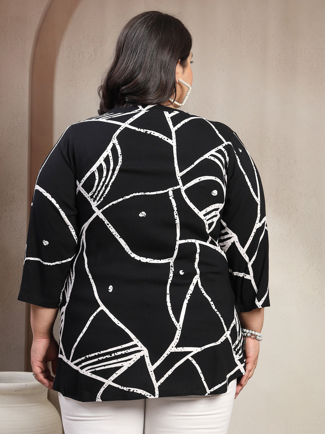 Plus Size Women Abstract Printed V-Neck Top