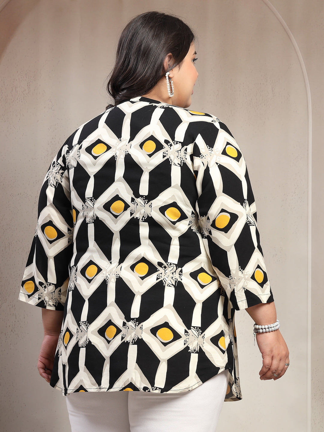 Plus Size Geometric Printed V-Neck Top