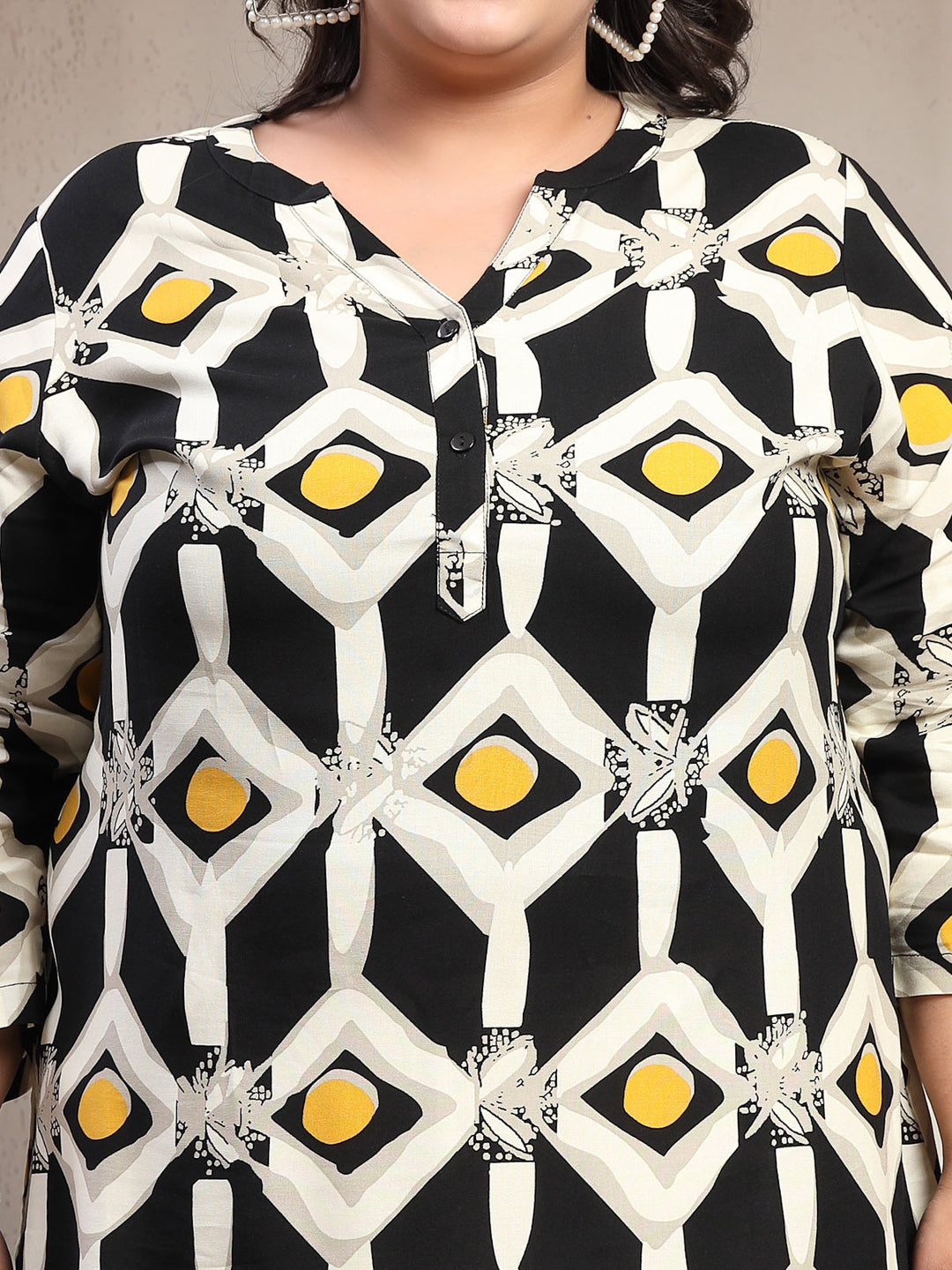 Plus Size Geometric Printed V-Neck Top