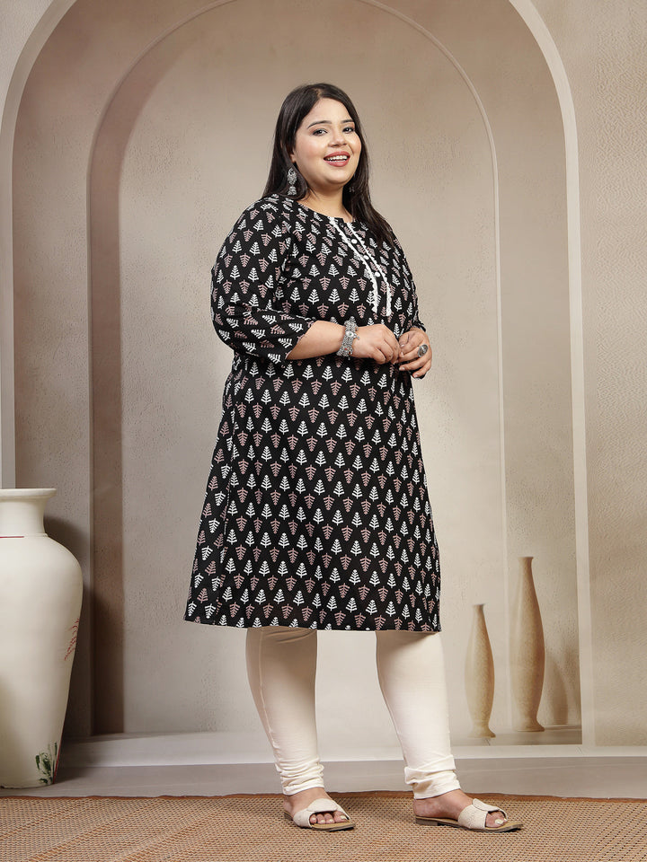 Plus Size Women Geometric Printed Zari Kurta