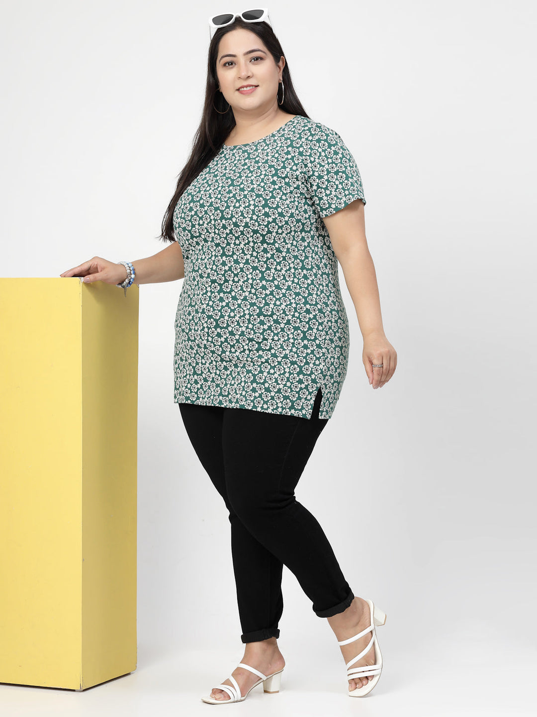 Plus Size Green Floral Printed Round Neck Regular Fit Cotton Casual T-shirt