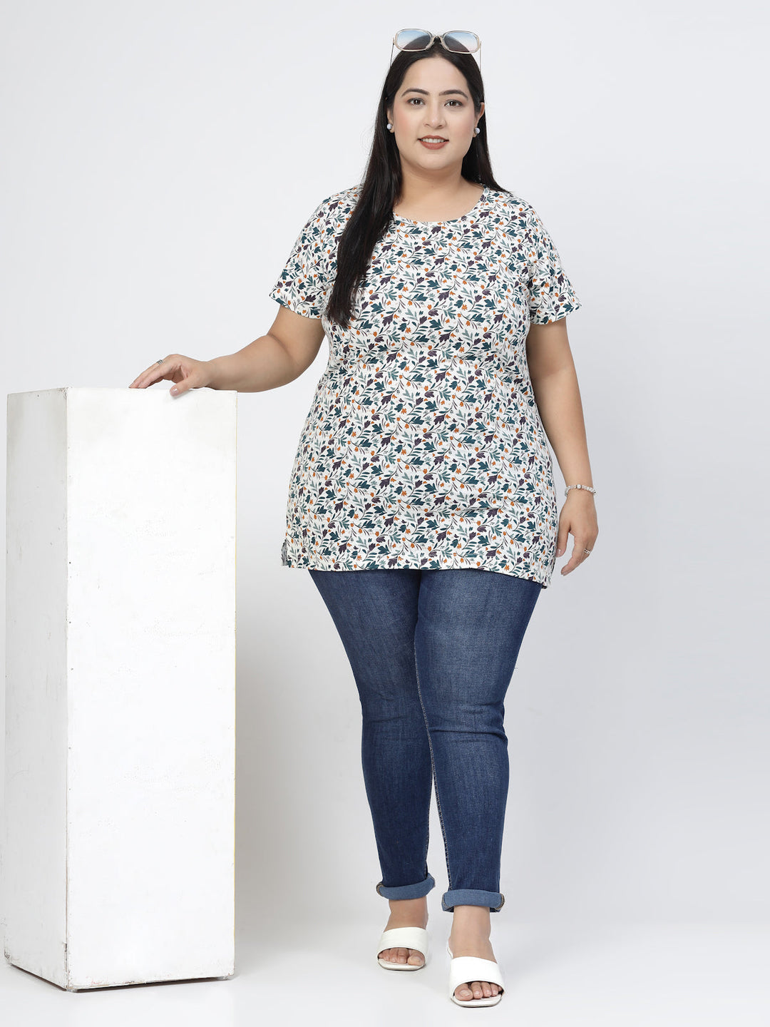 Plus Size White Floral Printed Round Neck Pure Cotton Casual T-shirt