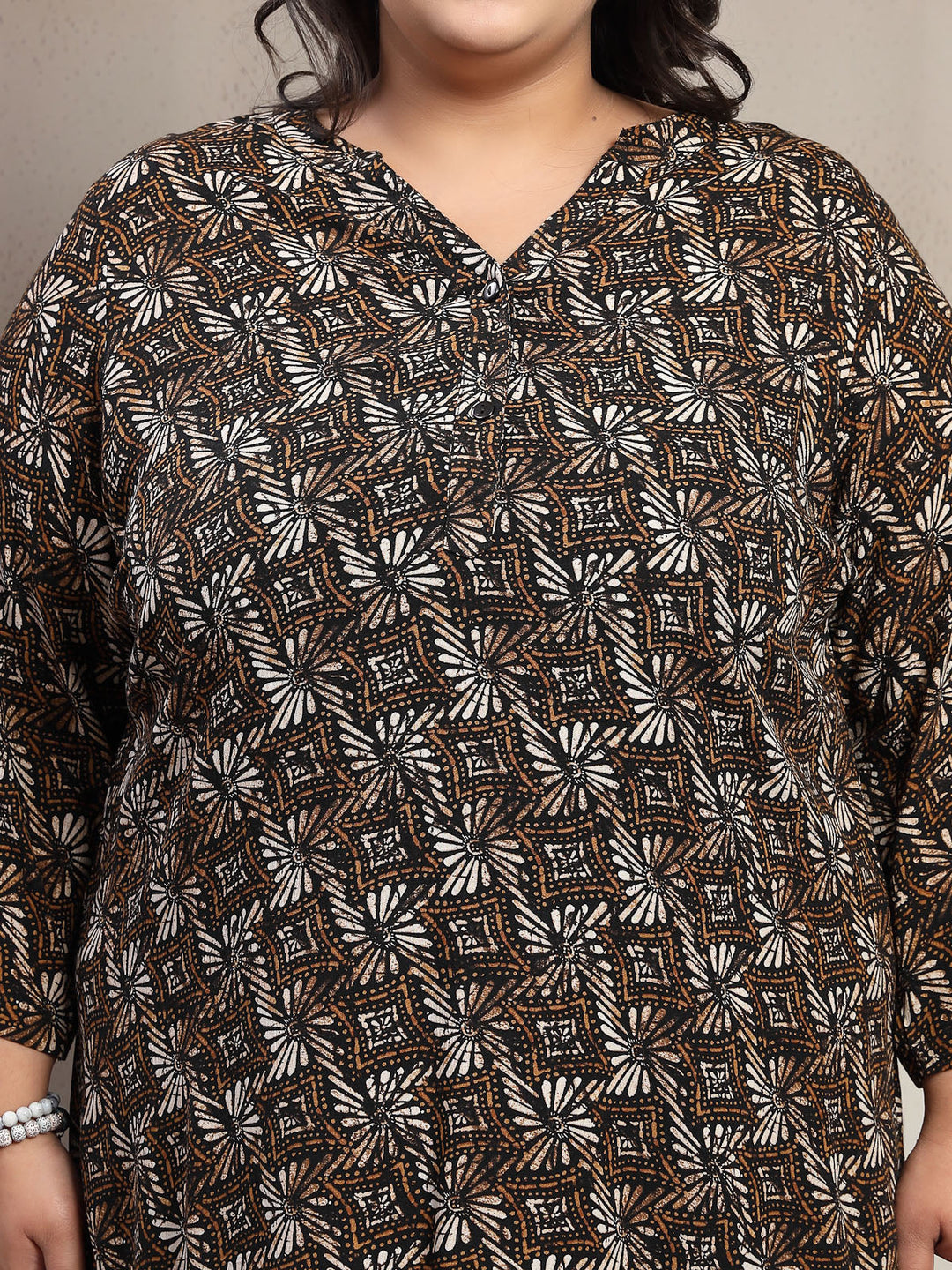 Plus Size Women Geometric Printed V-Neck Straight Top