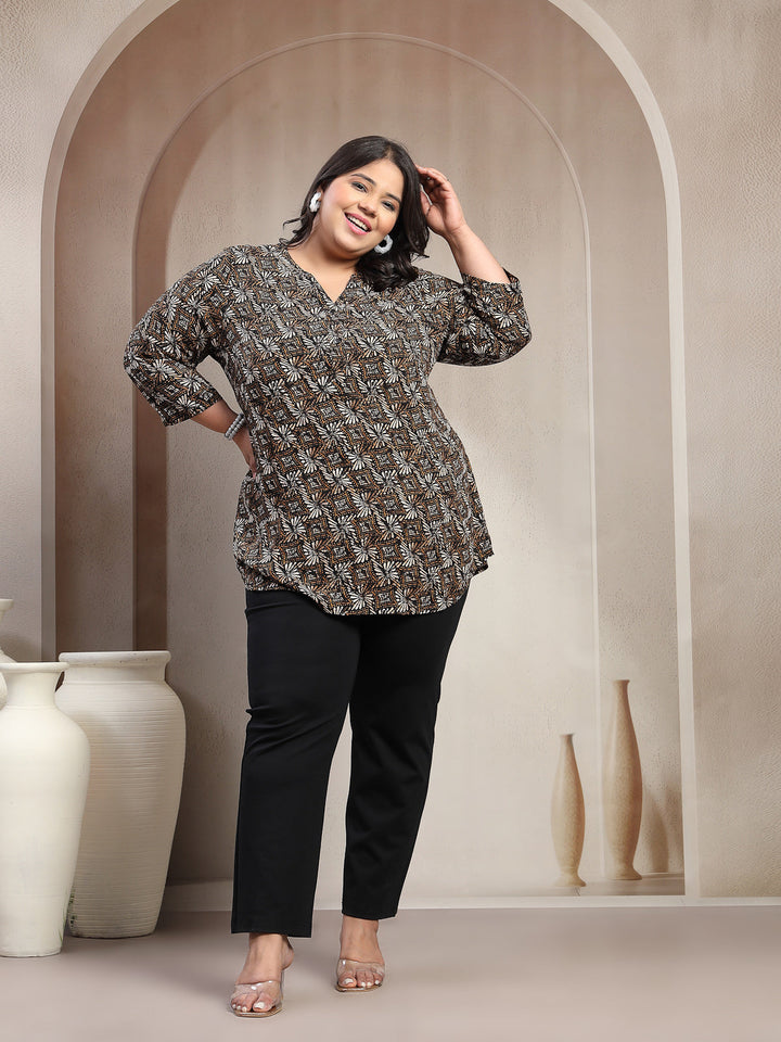 Plus Size Women Geometric Printed V-Neck Straight Top