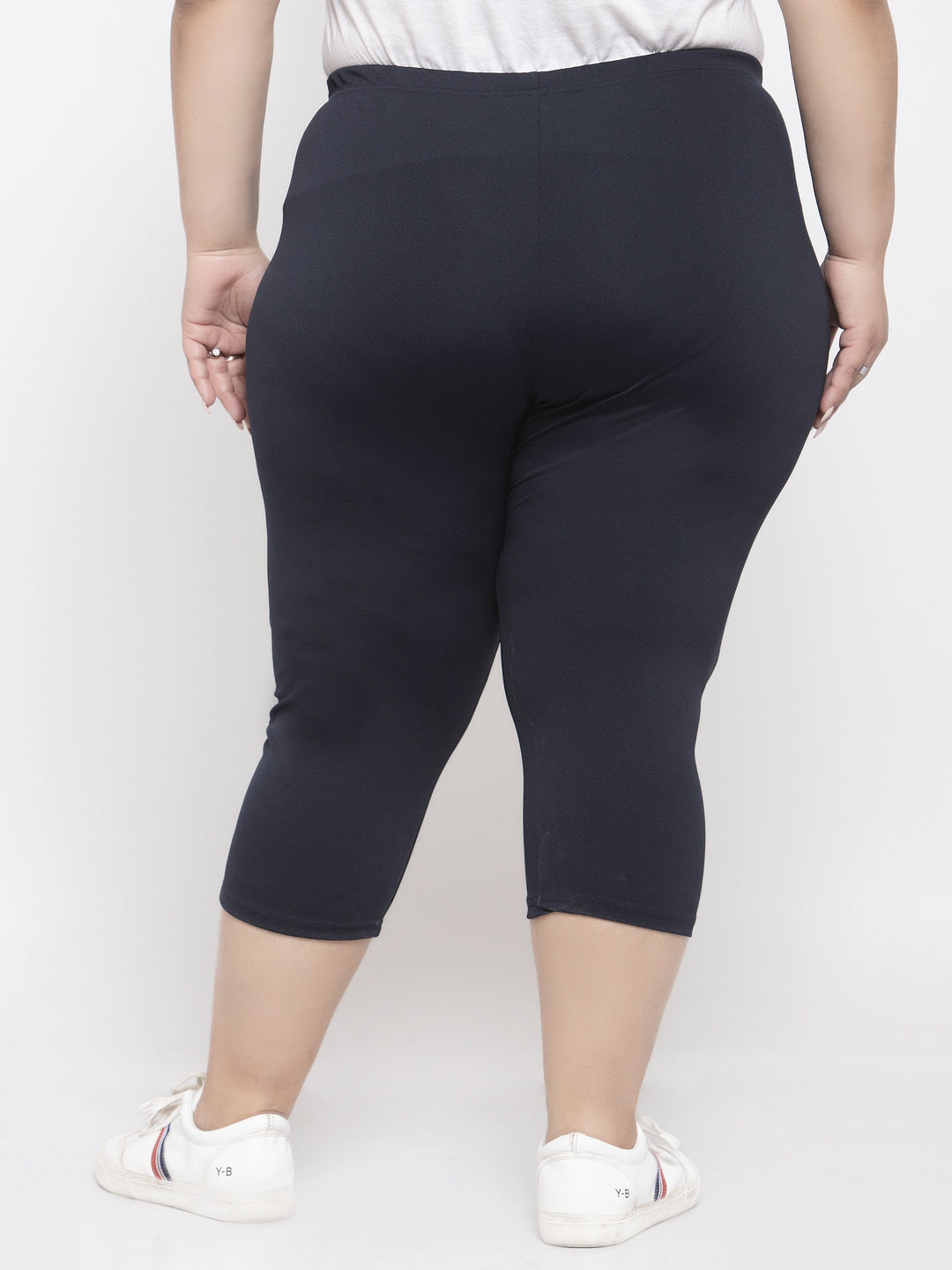 Plus Size Women Black Capris