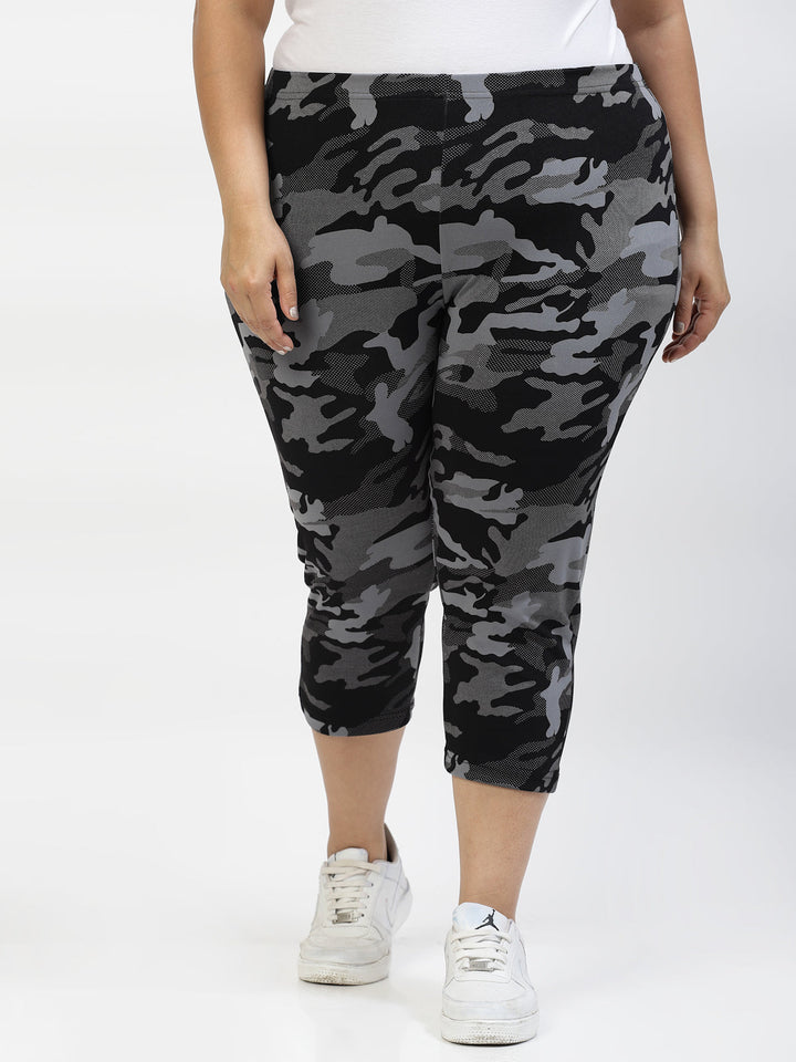 Plus Size Women Black Printed Regular Fit Capris