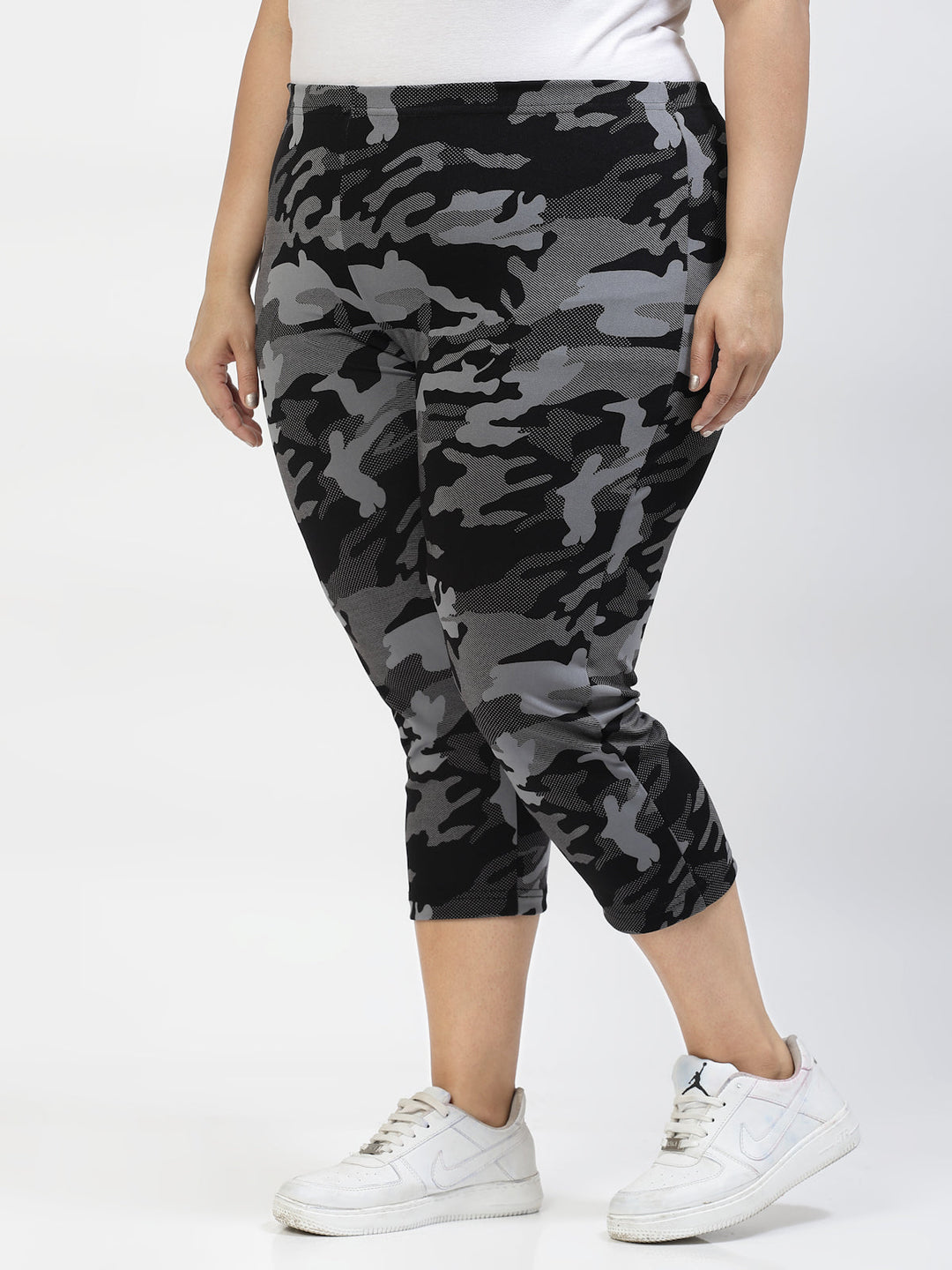 Plus Size Women Black Printed Regular Fit Capris