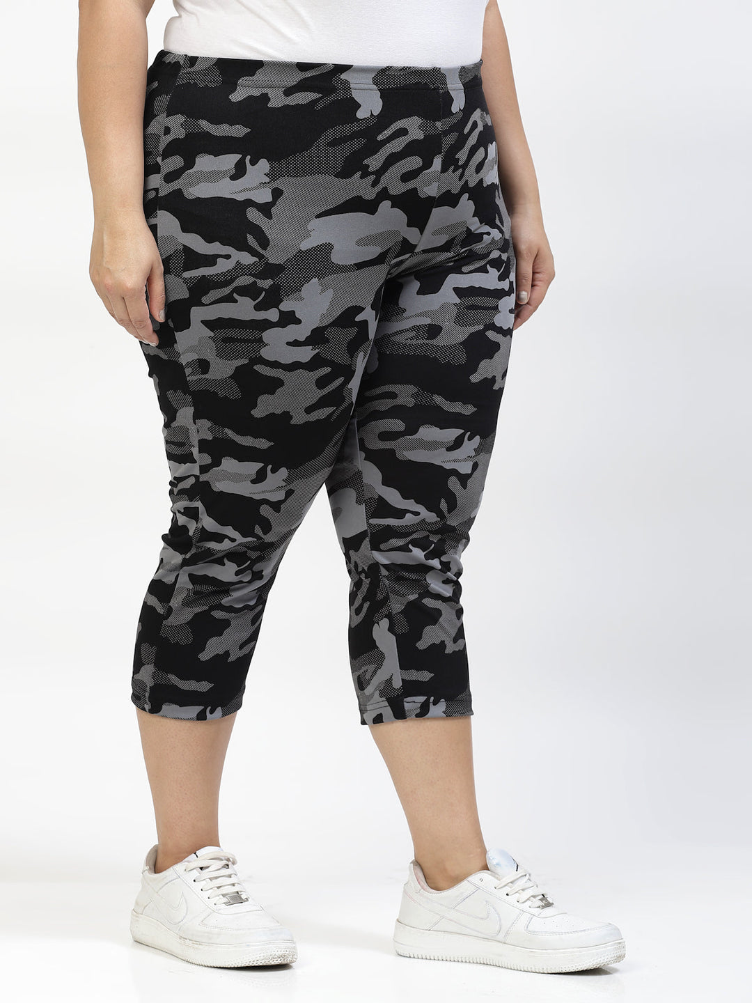 Plus Size Women Black Printed Regular Fit Capris