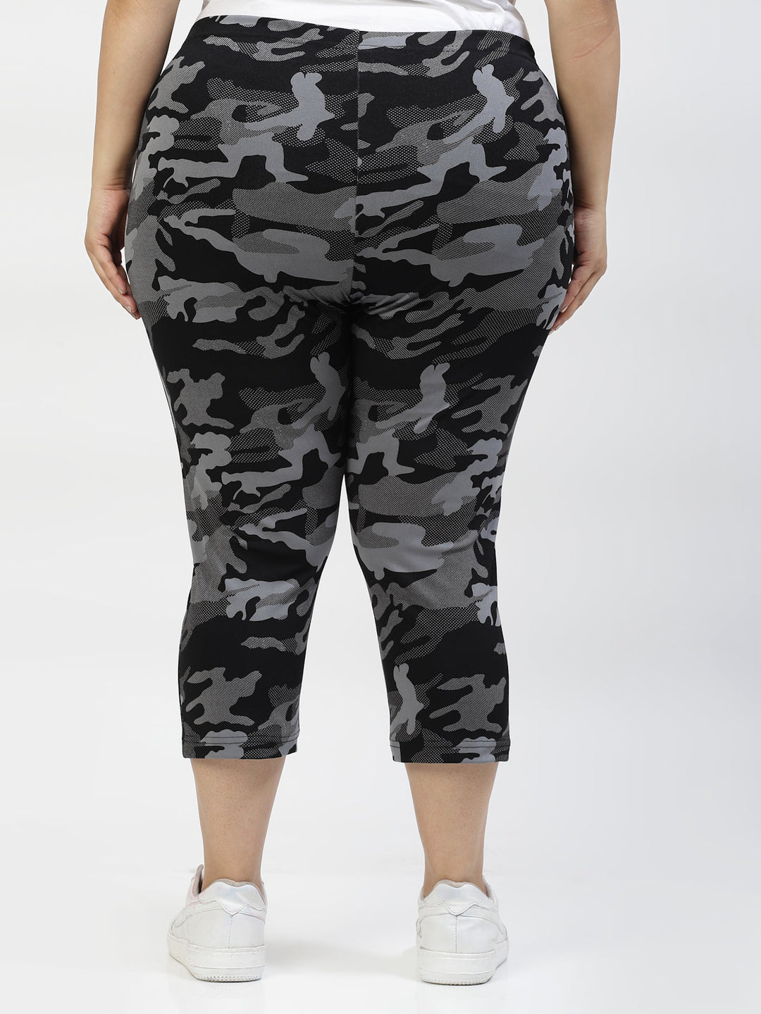 Plus Size Women Black Printed Regular Fit Capris