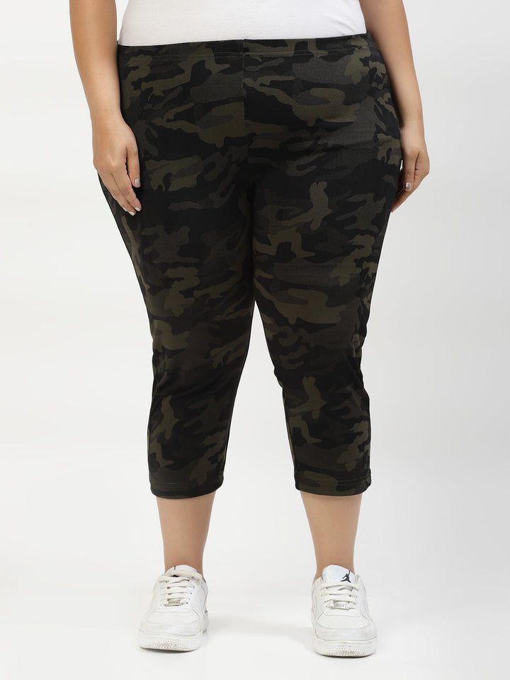 Plus Size Women Black & Green Printed Capris