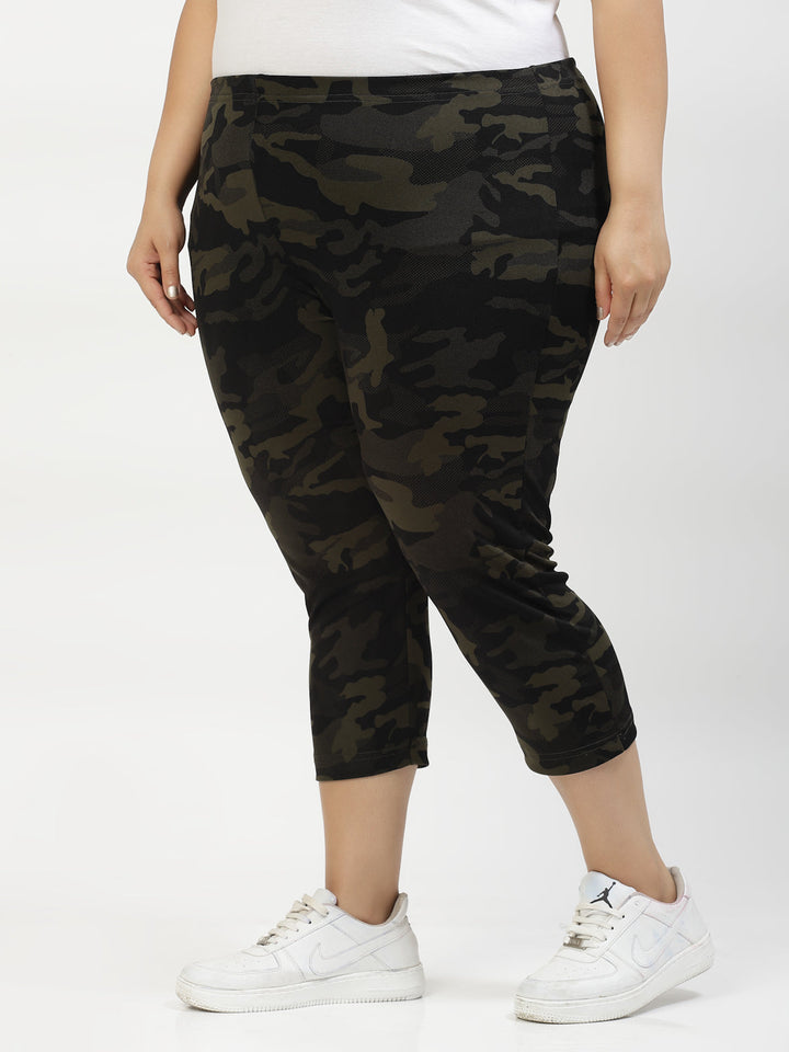 Plus Size Women Black & Green Printed Capris
