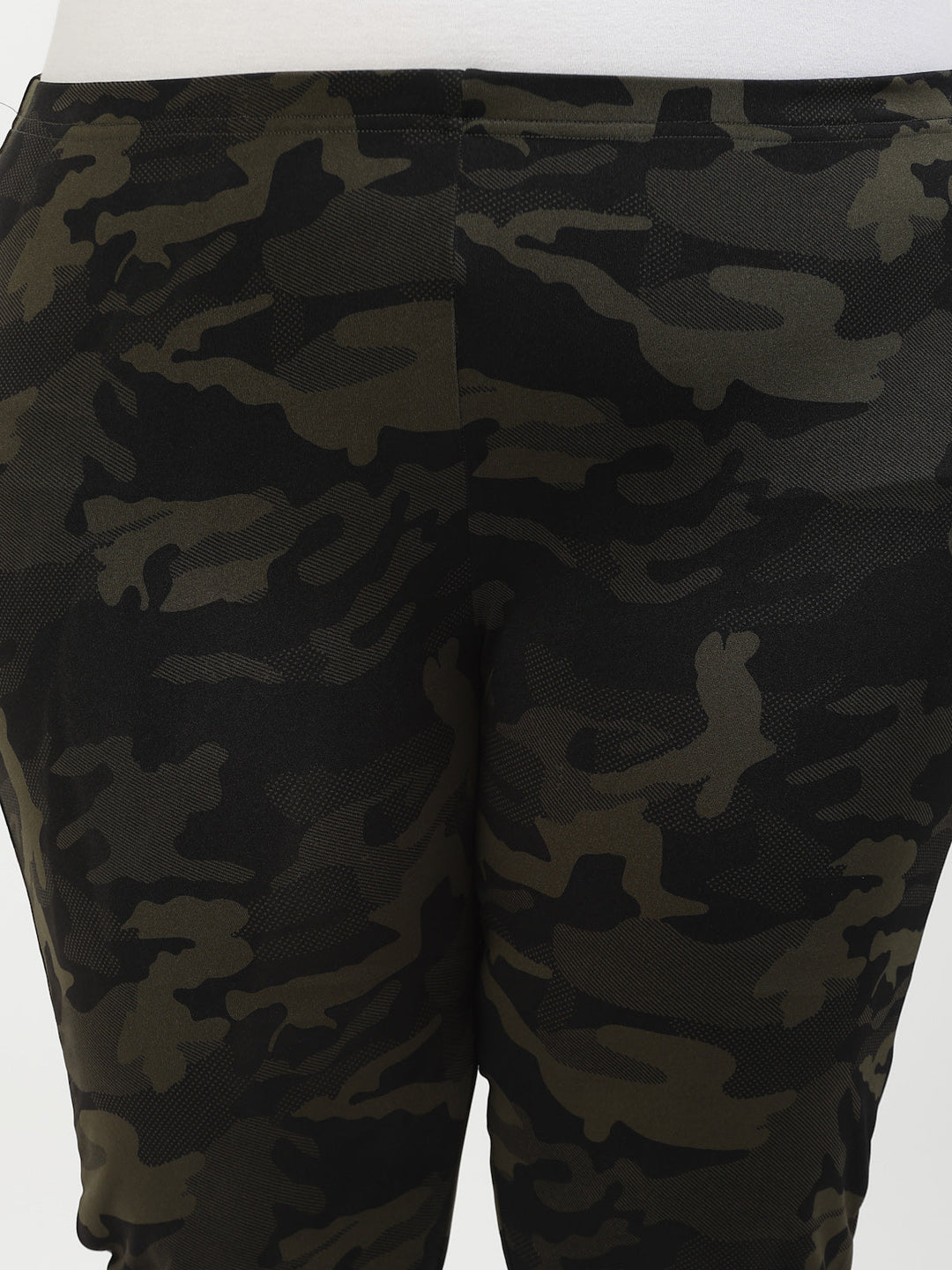 Plus Size Women Black & Green Printed Capris