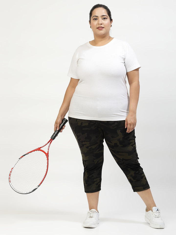 Plus Size Women Black & Green Printed Capris