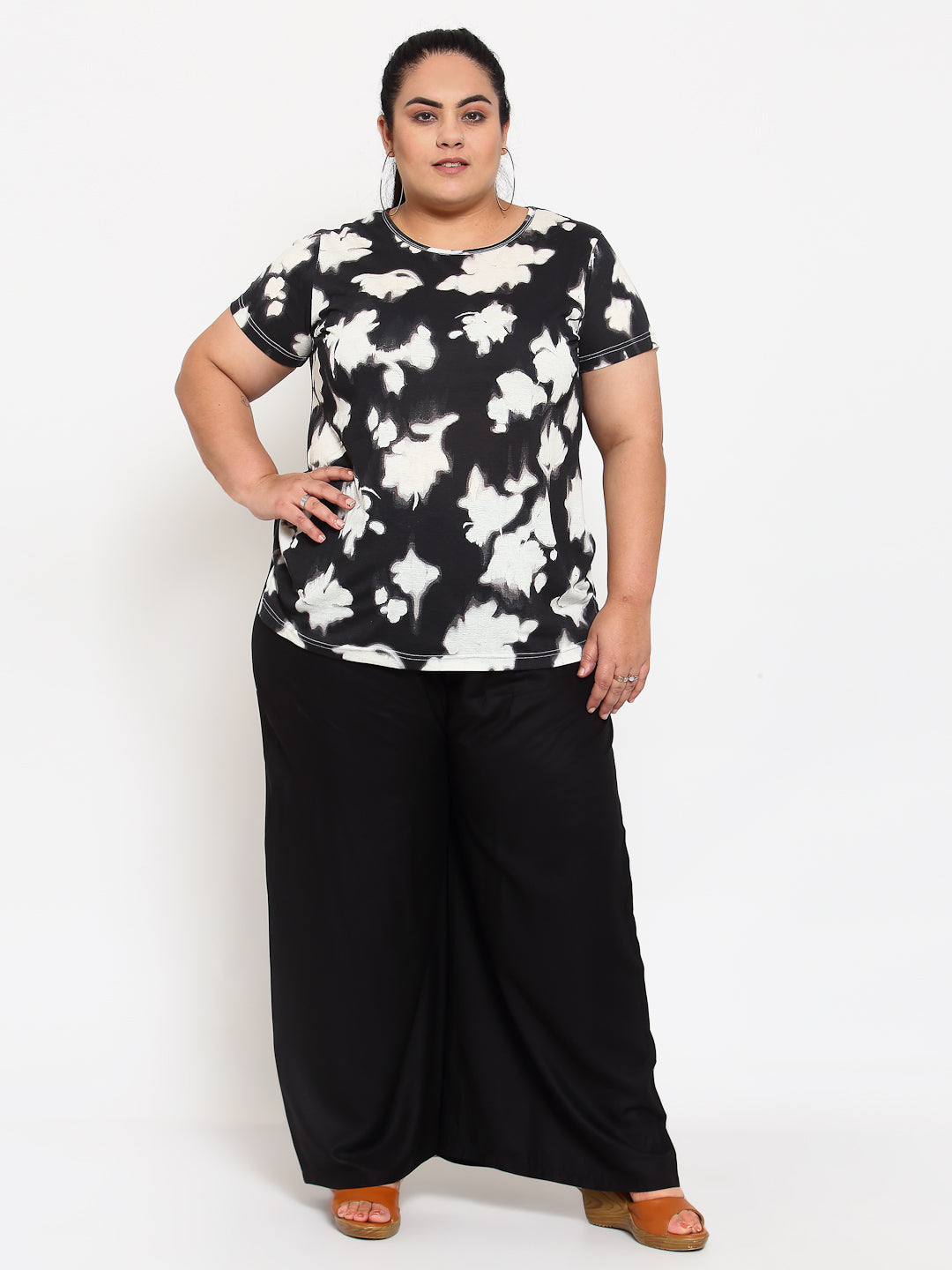 Plus Size Women Black Solid Palazzo