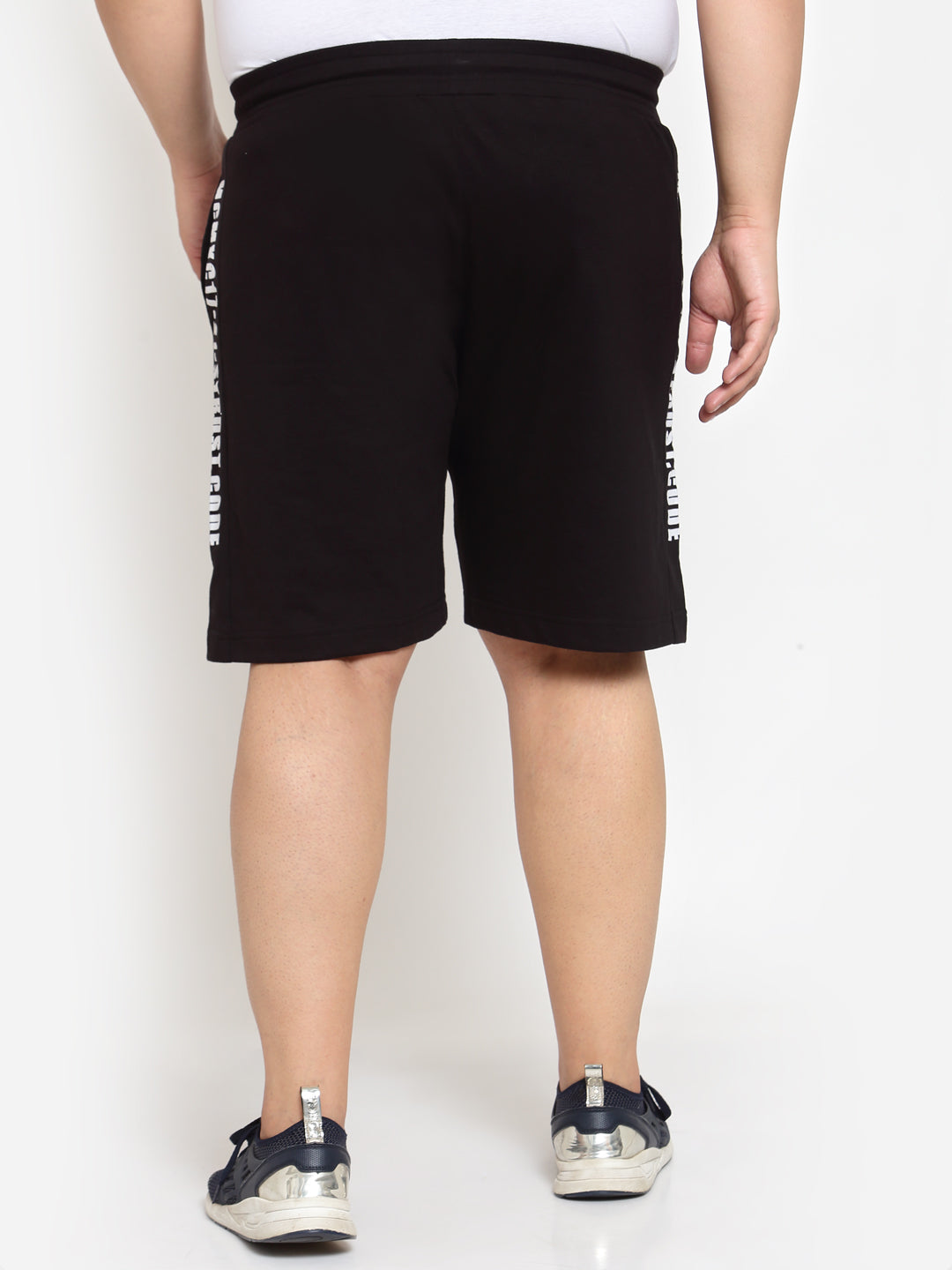 Plus Size Men Black Typography Printed Mid-Rise Regular  Shorts