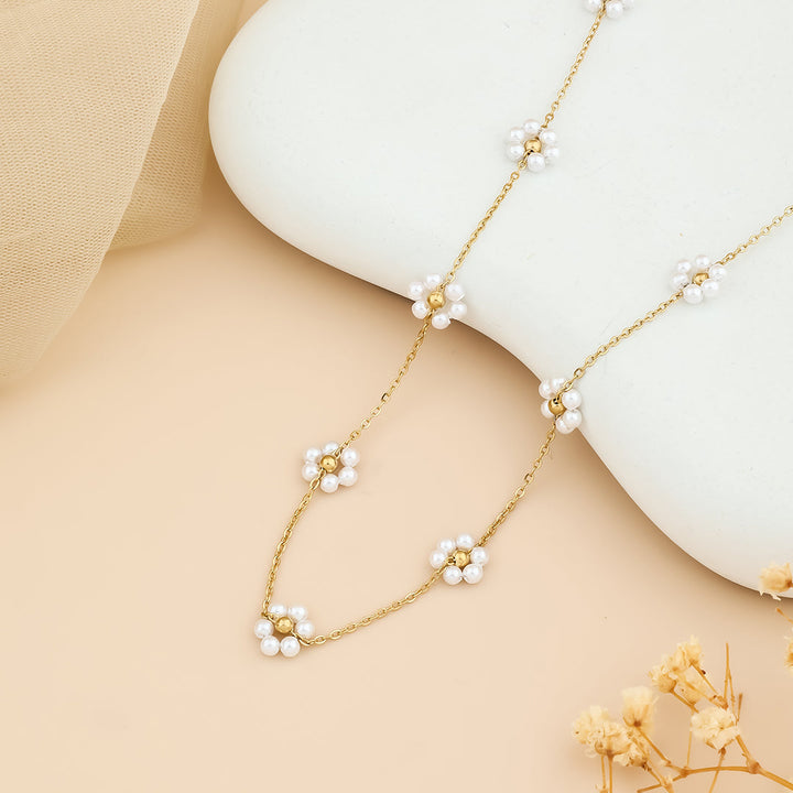 Minimal moti flower necklace