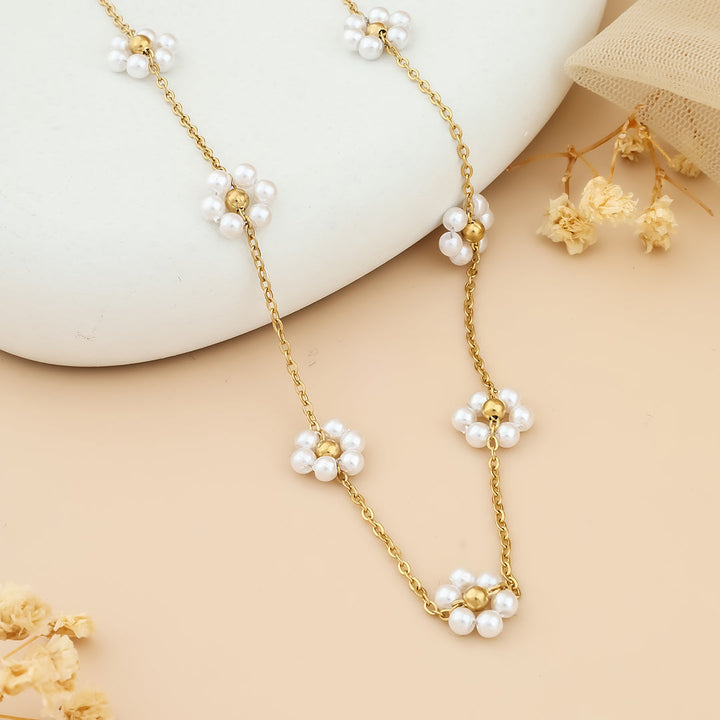 Minimal moti flower necklace