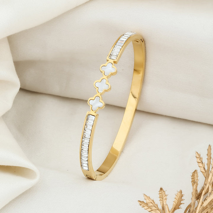 White tri-flower glittery stone kada