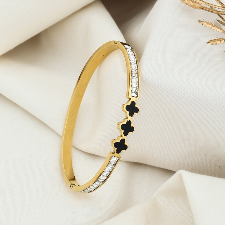 Black tri-flower glittery stone kada