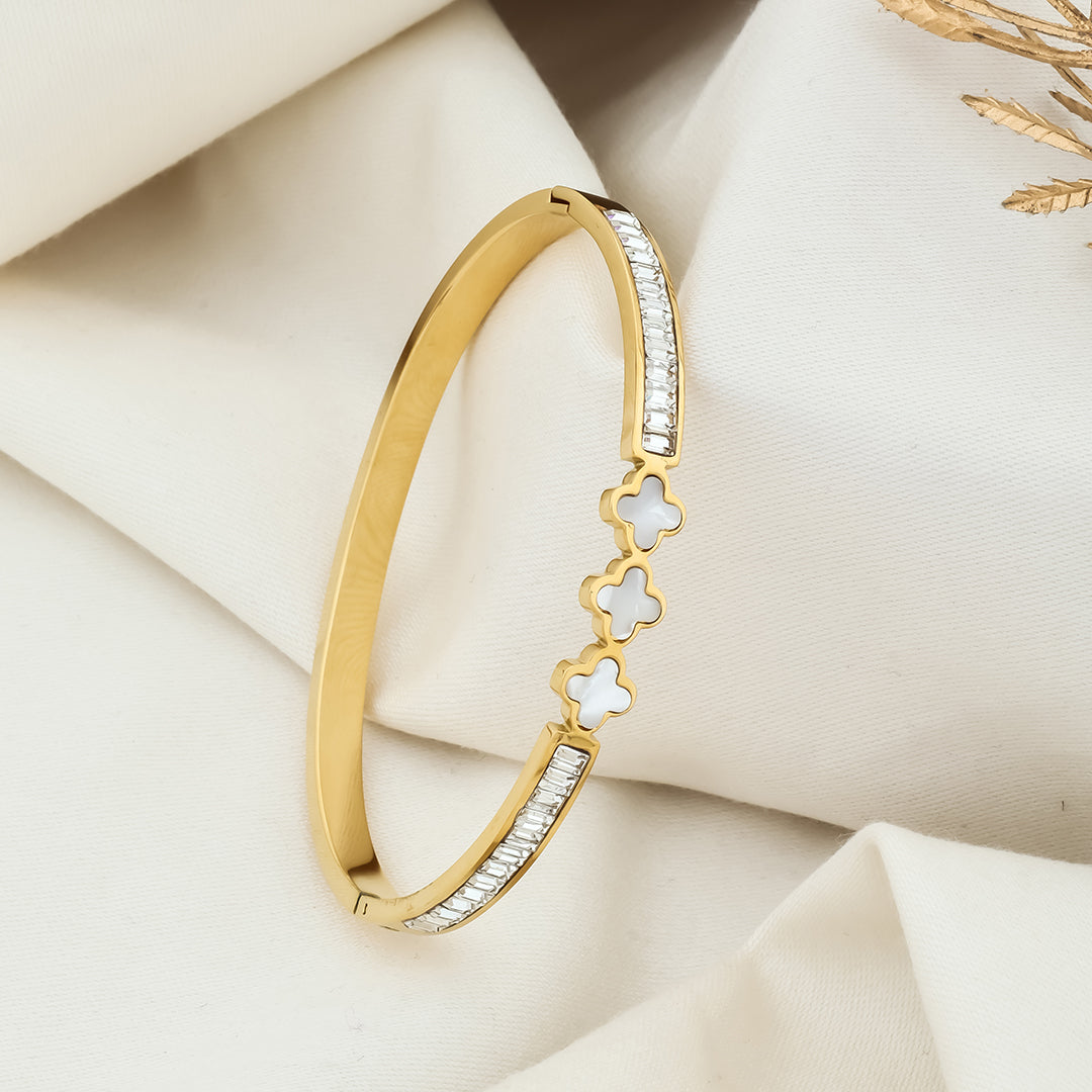 White tri-flower glittery stone kada