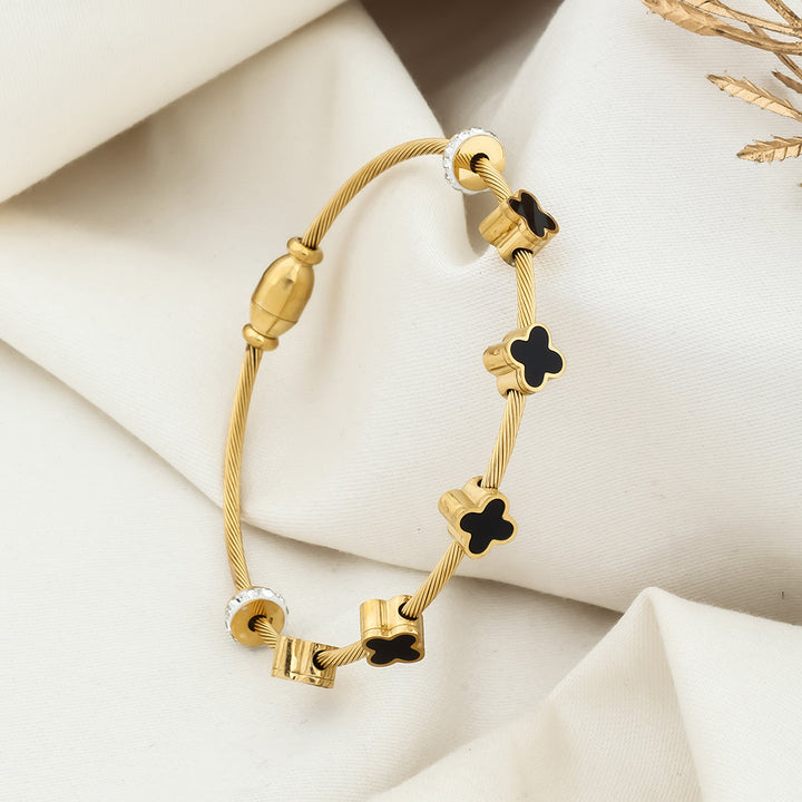 Black flower minimal kada