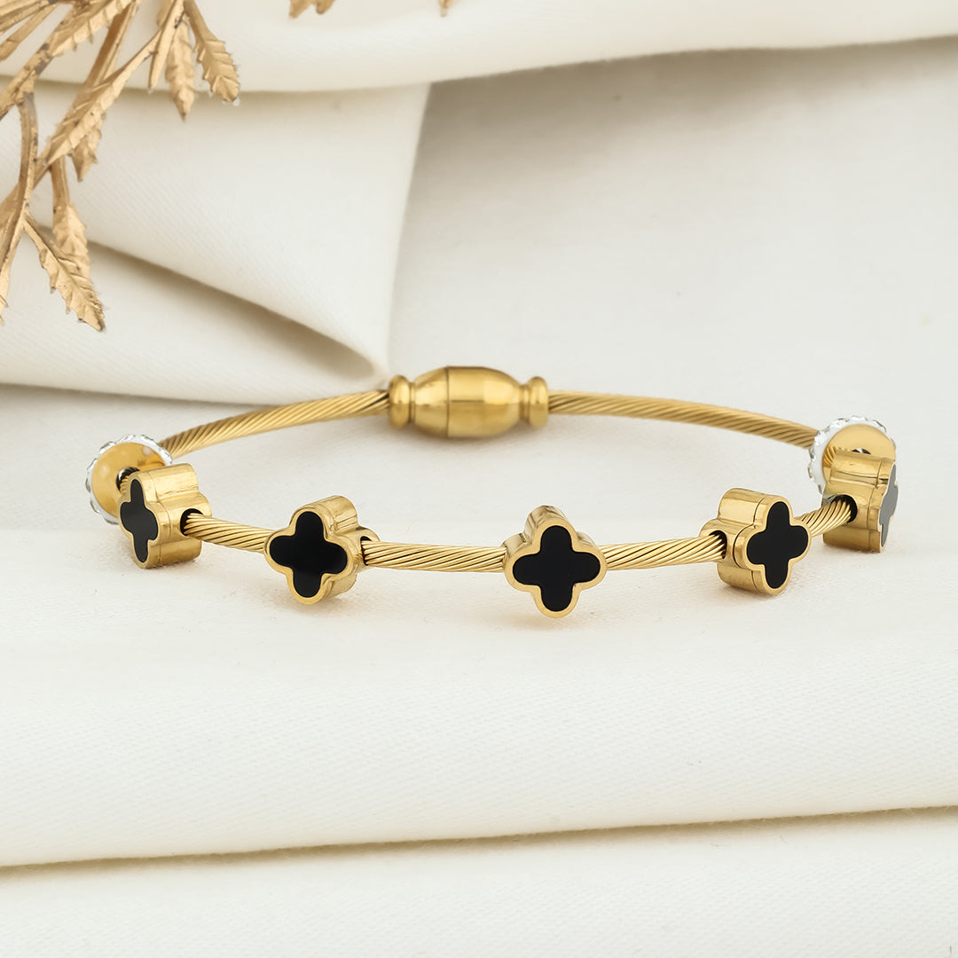 Black flower minimal kada