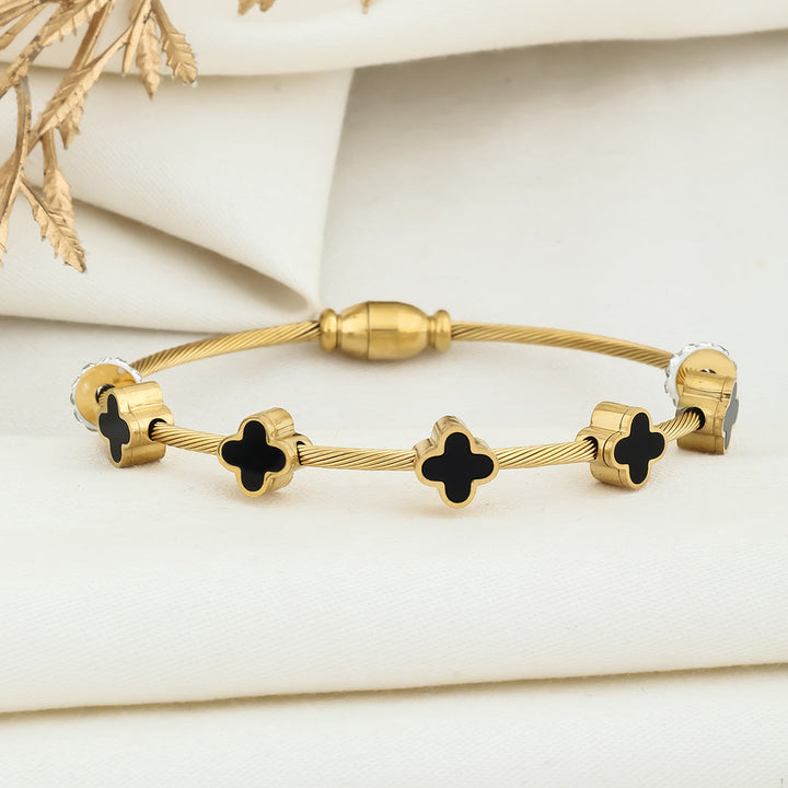 Black flower minimal kada