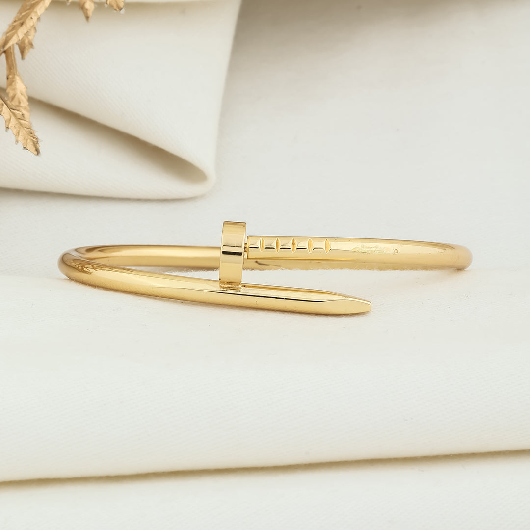 Minimum simple screw bracelet