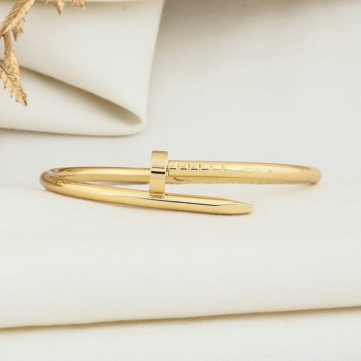 Minimum simple screw bracelet