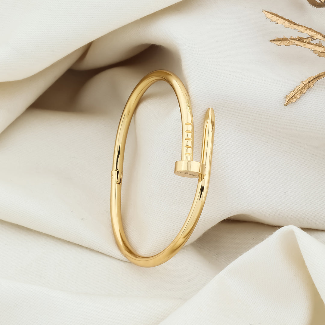 Minimum simple screw bracelet