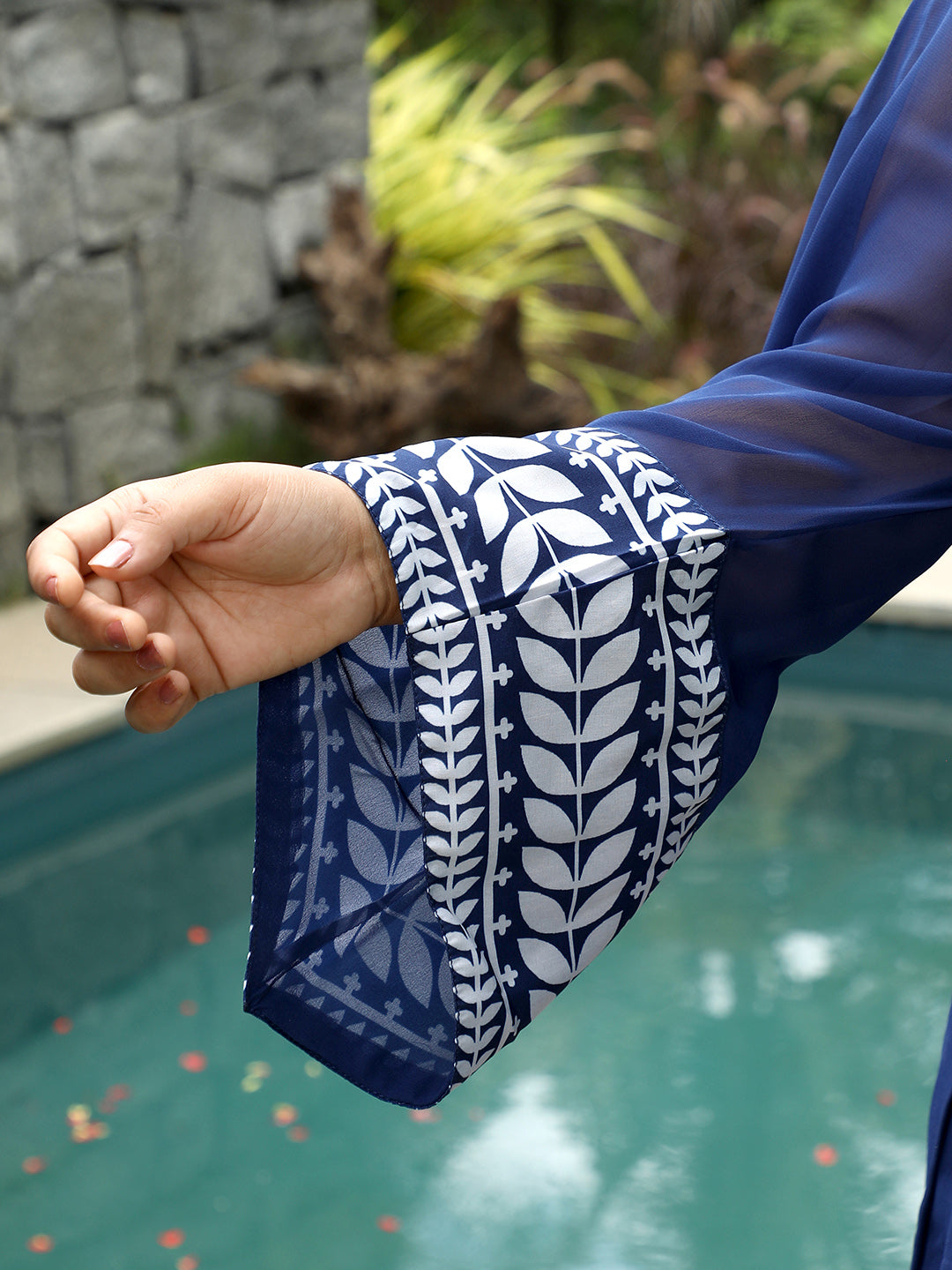 Indie Leaf-Lined Imprint Kurta Set