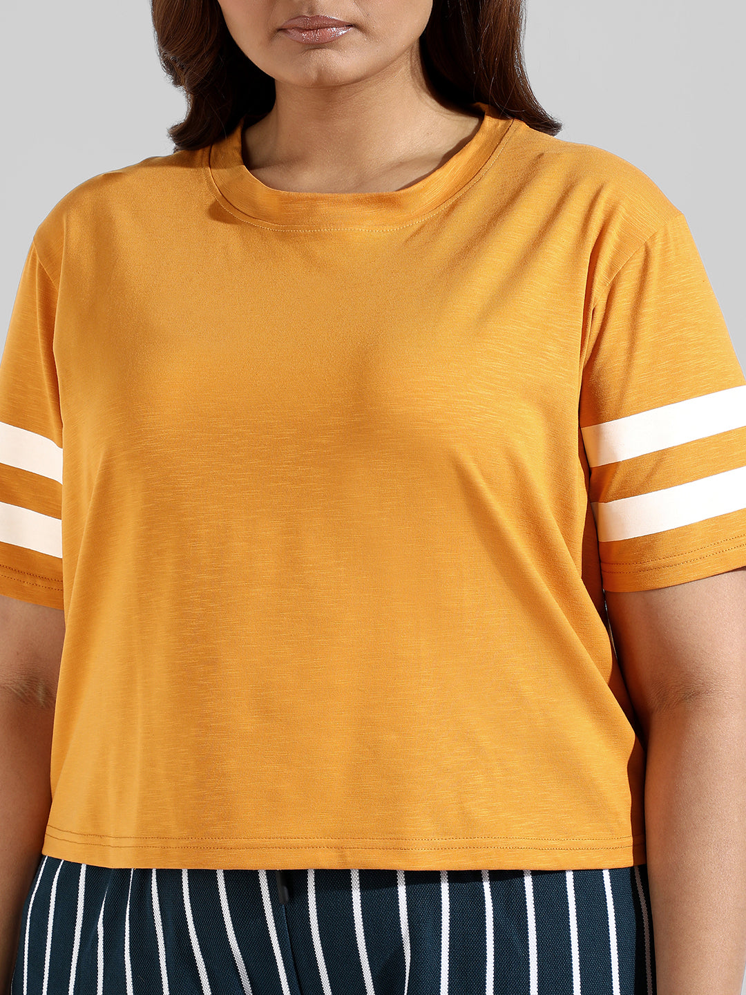 Solid Stylish Shorts Sleeve Round Neck Top