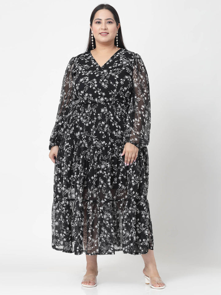 Plus Size  Black & White Floral Printed V-Neck Puff Sleeves Fit & Flare Dress